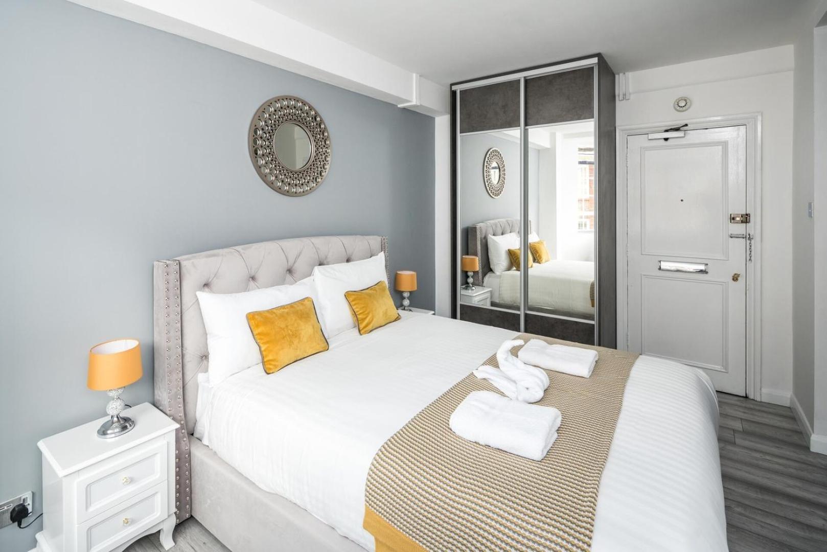 לונדון New Sleek & Modern Studio In The Heart Of Chelsea מראה חיצוני תמונה