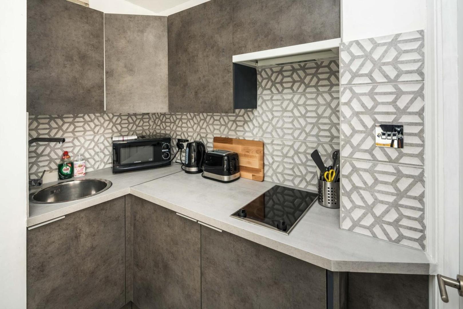 לונדון New Sleek & Modern Studio In The Heart Of Chelsea מראה חיצוני תמונה